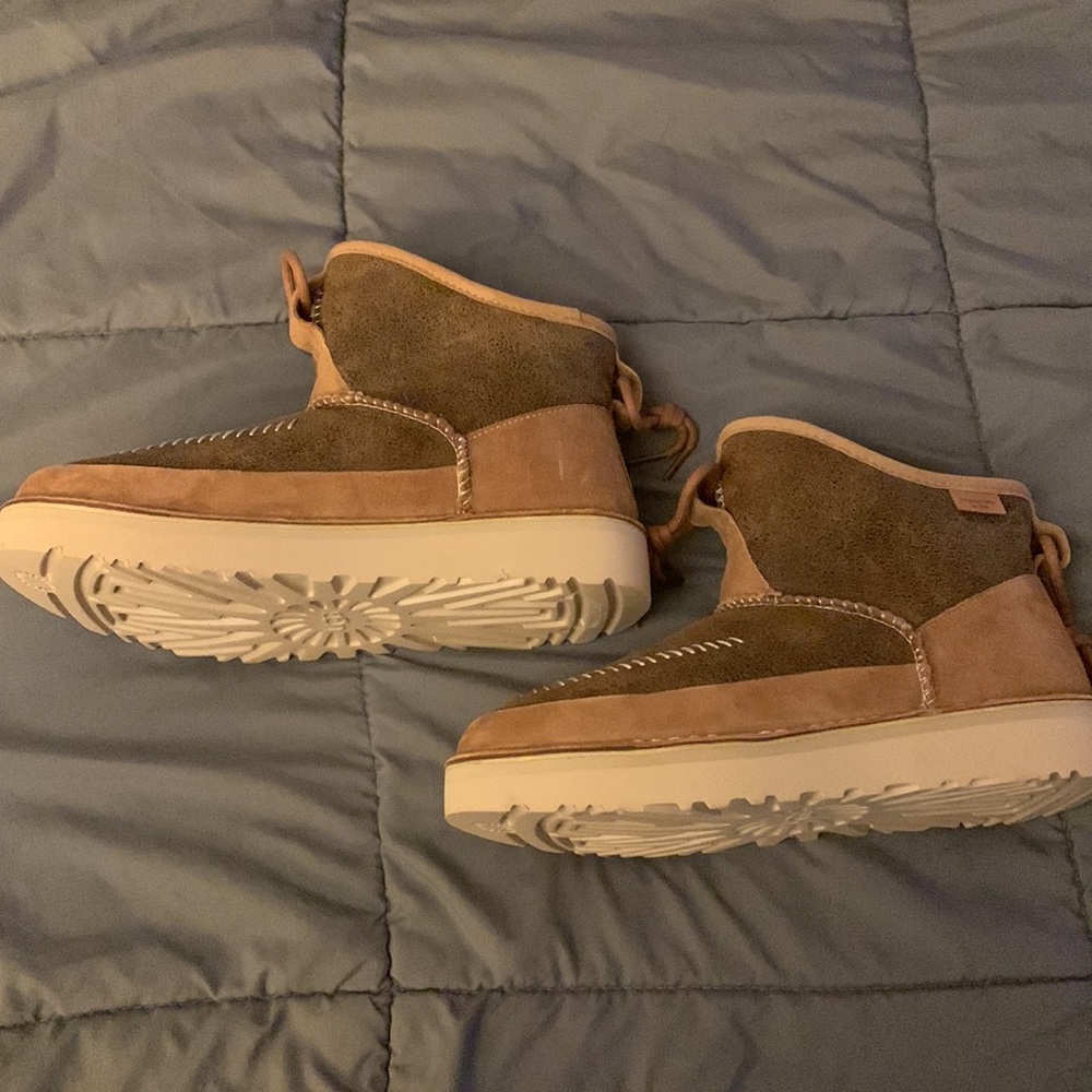 Women's Campfire Crafted Regenerate Uggs Ankle Boots With White Stitching